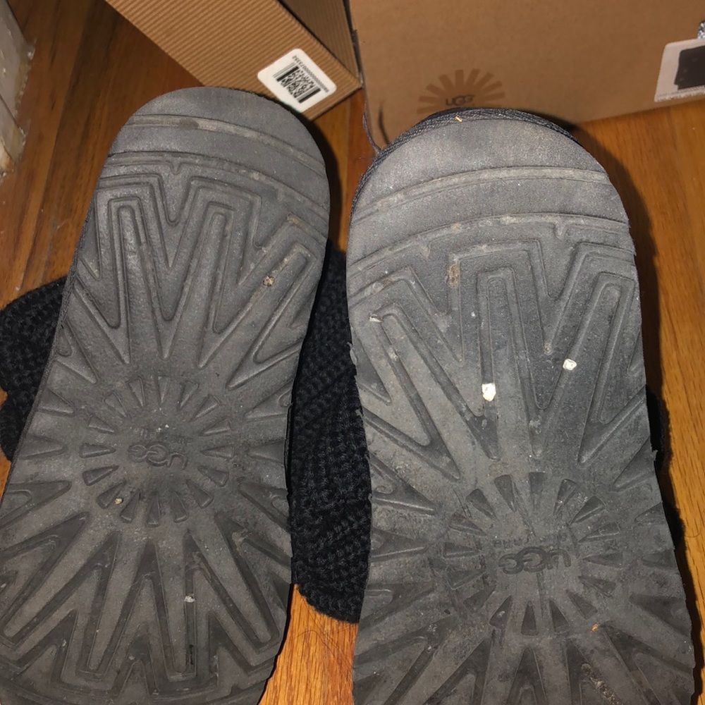 Black, knitted Uggs - Picture 4 of 4